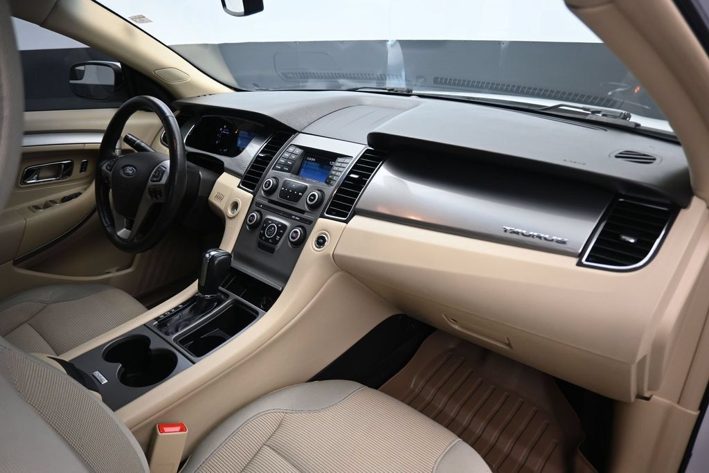 Used 2018 Ford Taurus SEL FWD image 40