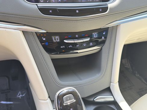Used 2020 Cadillac XT5 Premium Luxury image 32