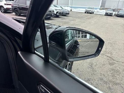 Used 2023 Volkswagen Tiguan SEL R-Line image 37