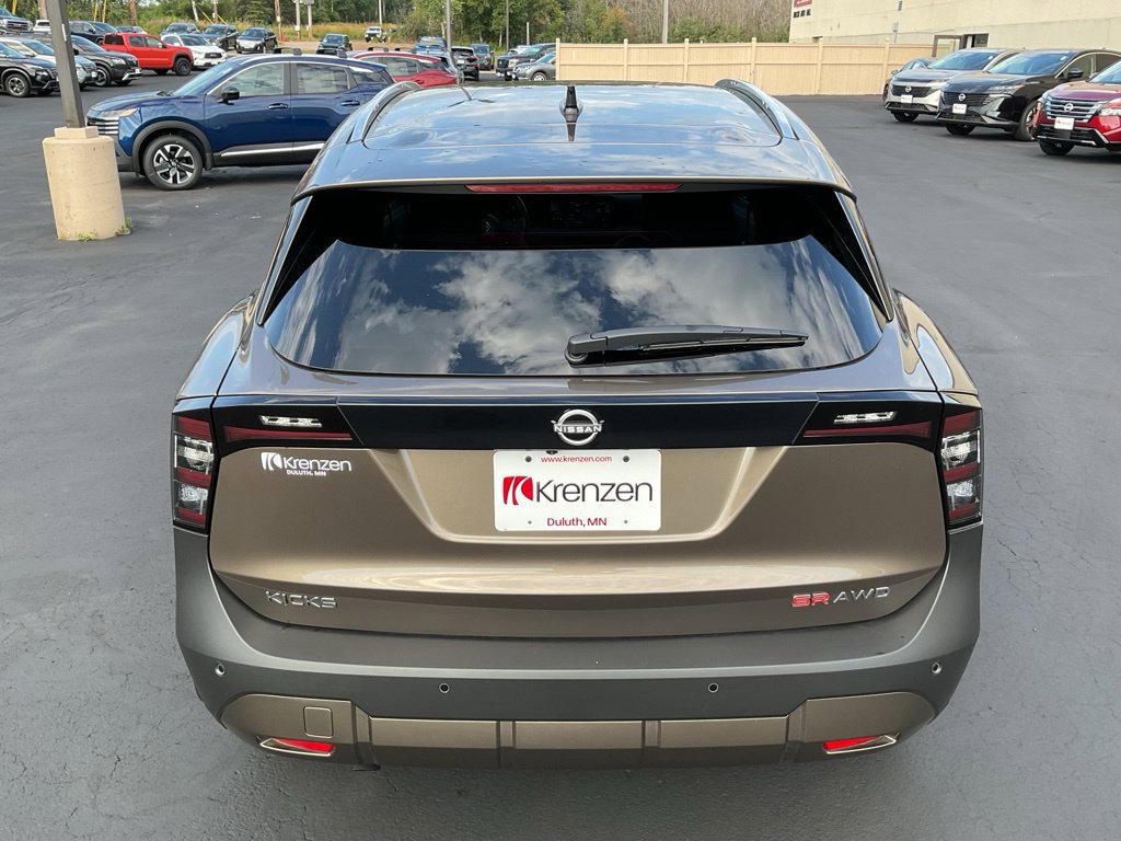 Used 2026 Nissan Kicks SR AWD/4WD image 6