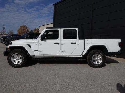 Used 2021 Jeep Gladiator Sport image 2