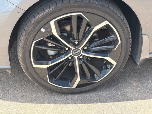 Used 2025 Nissan Altima 2.5 SR FWD image 11