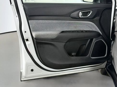 Used 2022 Jeep Compass Latitude FWD image 17