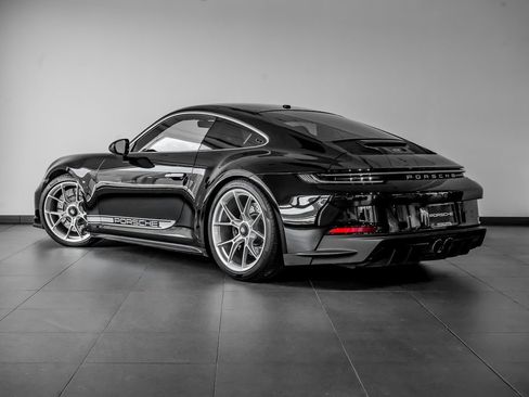 Certified 2022 Porsche 911 GT3 RWD image 3