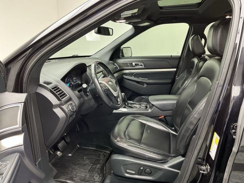 Used 2019 Ford Explorer XLT w/ Equipment Group 202A AWD/4WD image 3