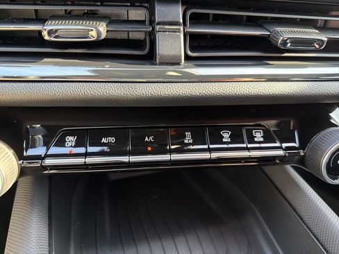 Used 2024 Chevrolet Equinox EV RS image 30