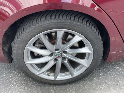 Used 2017 Alfa Romeo Giulia AWD image 10