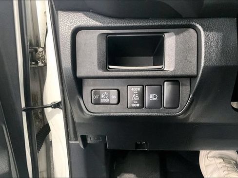 Used 2018 Toyota Tacoma TRD Sport AWD/4WD image 22