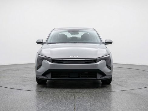 Used 2025 Kia K4 LXS image 2