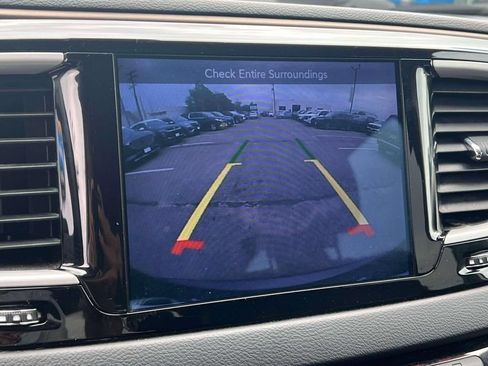 Used 2017 Chrysler Pacifica Touring-L FWD image 34