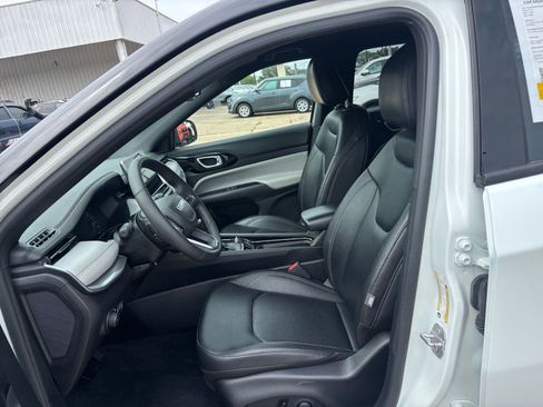 Used 2025 Jeep Compass Limited AWD/4WD image 28