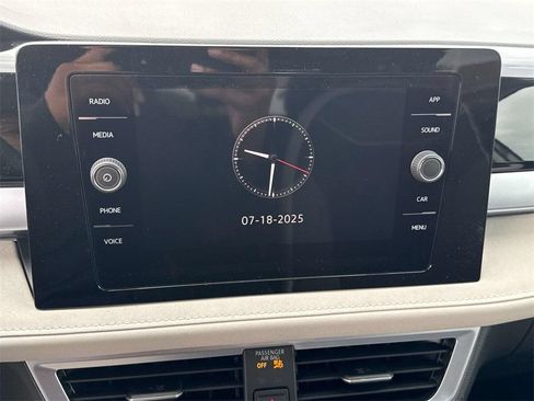 Used 2025 Volkswagen Taos SE FWD image 22