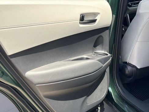 Used 2025 Toyota Corolla Cross LE image 11