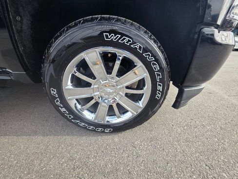 Used 2018 Chevrolet Silverado 1500 High Country image 23