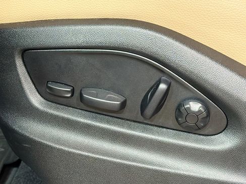 Used 2025 Porsche Cayenne image 25