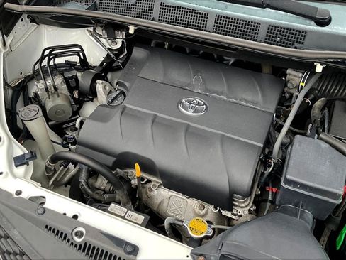 Used 2012 Toyota Sienna SE FWD image 29