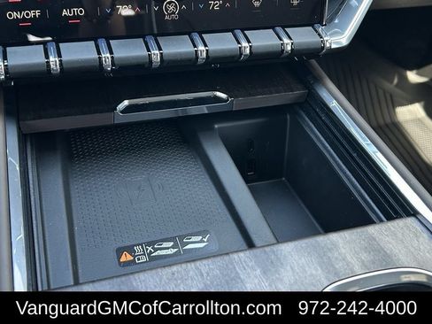New 2026 GMC Acadia Denali Ultimate w/ LPO, Floor Liner Package AWD/4WD image 17