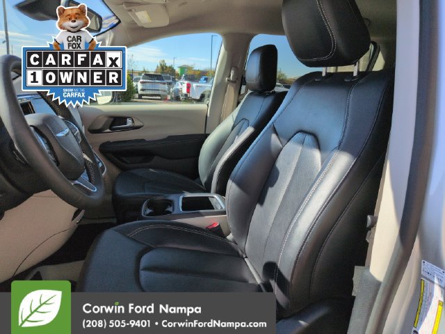 Used 2024 Chrysler Pacifica Touring-L FWD image 23
