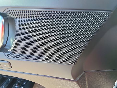 Certified 2025 Volvo XC40 B5 Plus image 37