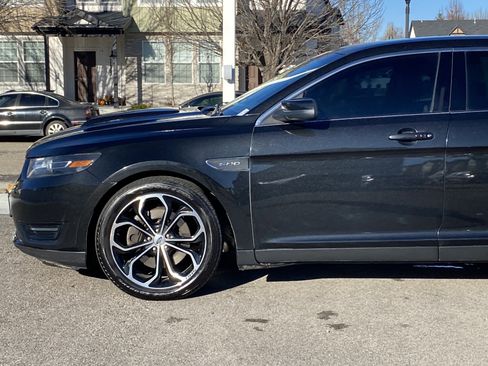 Used 2015 Ford Taurus SHO image 2