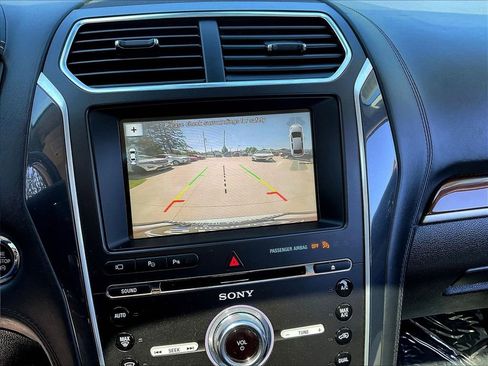 Used 2017 Ford Explorer Platinum AWD/4WD image 14