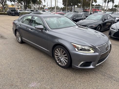 Used 2013 Lexus LS 460 w/ Comfort Pkg image 3