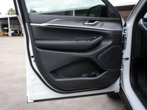 New 2025 Jeep Grand Cherokee Limited image 18