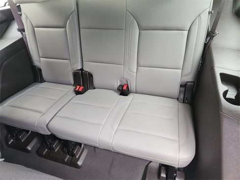Used 2022 Chevrolet Tahoe LT w/ Luxury Package AWD/4WD image 32
