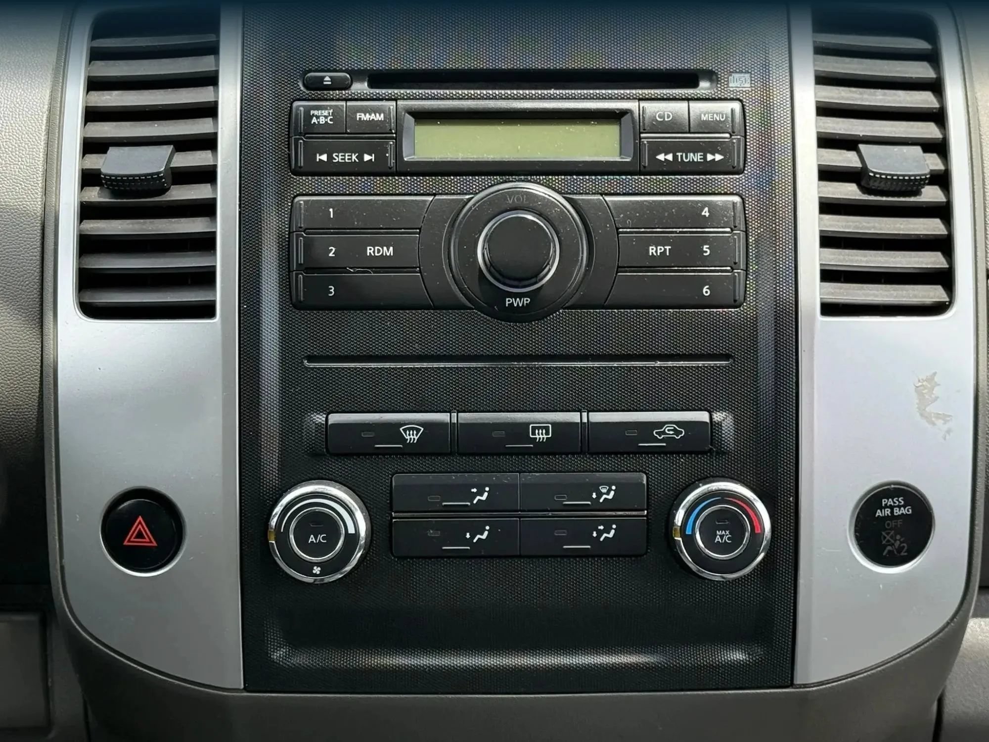 Used 2012 Nissan Frontier SV AWD/4WD image 25