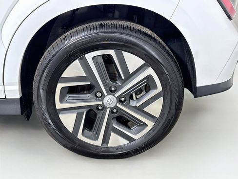 Used 2023 Hyundai Kona SE image 27