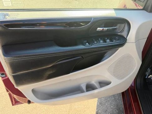 Used 2019 Dodge Grand Caravan SXT FWD image 18