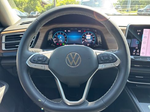 Used 2024 Volkswagen Atlas SE AWD/4WD image 15