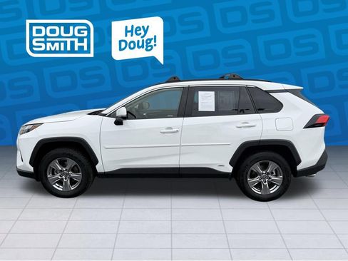 Used 2022 Toyota RAV4 XLE w/ Convenience Package AWD/4WD image 2