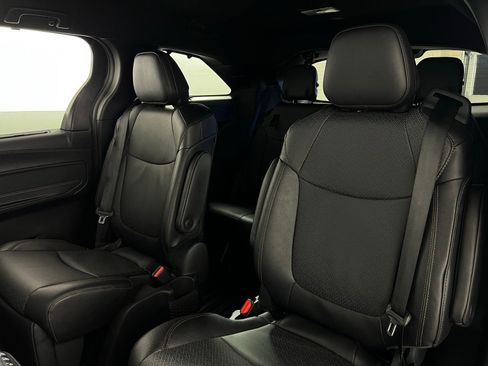 Used 2025 Toyota Sienna Platinum image 25
