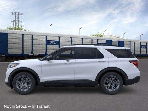 New 2026 Ford Explorer Active w/ Active Comfort Package image 3