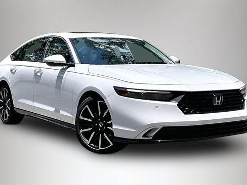 Used 2024 Honda Accord Touring image 2