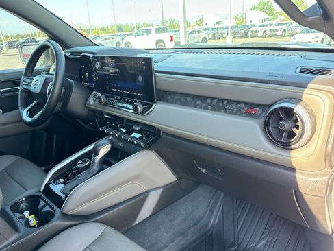 Used 2023 Chevrolet Colorado ZR2 w/ ZR2 Convenience Package III AWD/4WD image 18