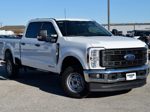 New 2026 Ford F250 XL w/ XL Chrome Package image 3