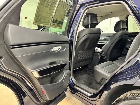 Used 2025 Genesis GV70 2.5T AWD/4WD image 19