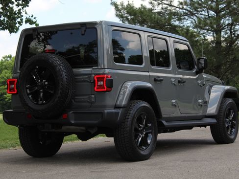 Used 2021 Jeep Wrangler Unlimited Sahara AWD/4WD image 7