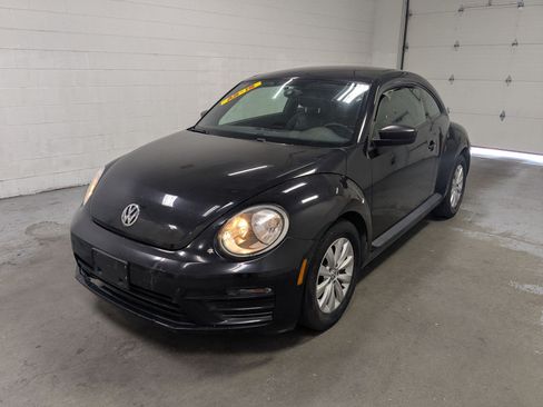 Used 2017 Volkswagen Beetle 1.8T Classic FWD image 11