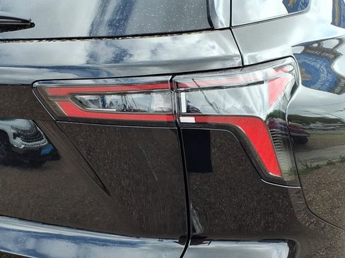 New 2026 Chevrolet Equinox ACTIV AWD/4WD image 9