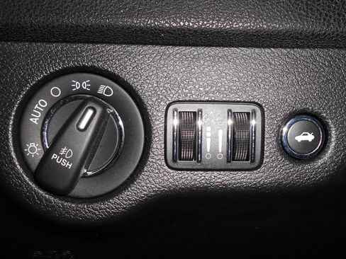 Used 2015 Chrysler 300 C w/ Light Group image 15