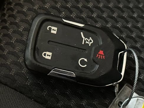 Used 2024 GMC Terrain SLE image 23