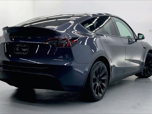 Used 2023 Tesla Model Y Long Range AWD/4WD image 4