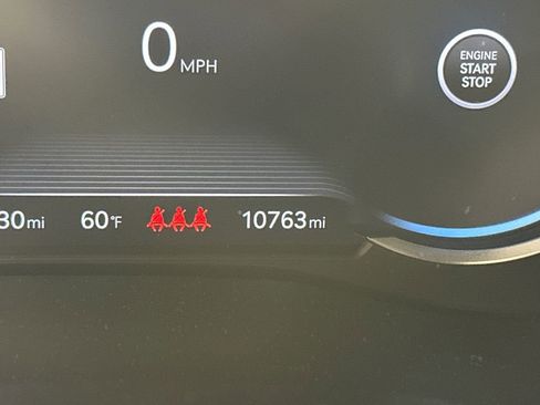 Used 2025 Genesis G70 2.5T RWD image 4
