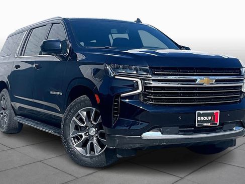 Used 2022 Chevrolet Suburban LT image 2