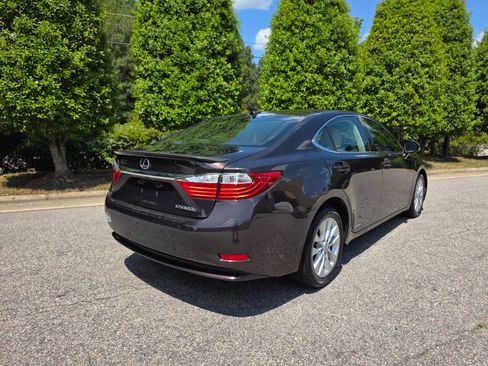 Used 2013 Lexus ES 300h w/ Premium Pkg FWD image 5