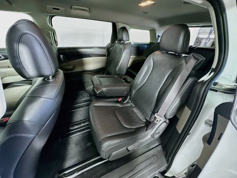 Used 2025 Kia Carnival FWD image 29
