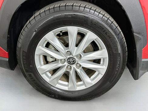 Certified 2024 Toyota Corolla Cross LE w/ Moonroof Package AWD/4WD image 32